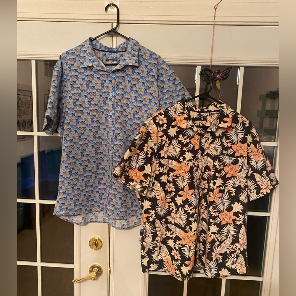 Lot of 2 XXL slim fit short sleeve button down summr print men’s tops. Wore once